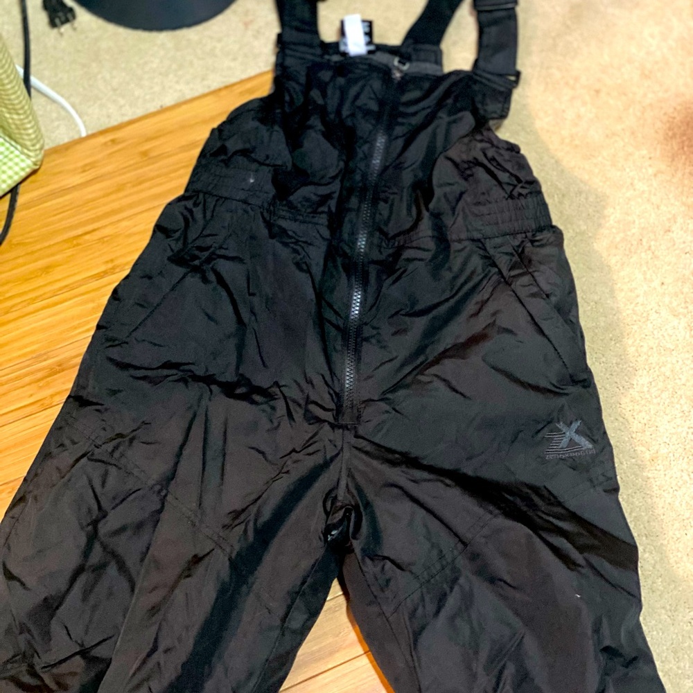 Unisex snow jumpsuit size m (10/12)